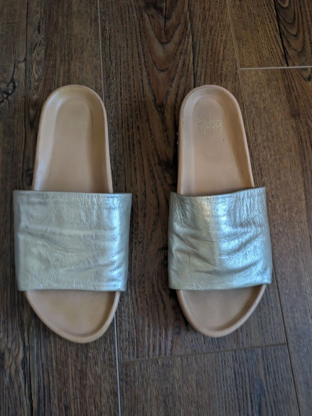 BEEK LADIES PELICAN PLATFORM METALLIC PLATINUM SLIDES 9 - Picture 1 of 8